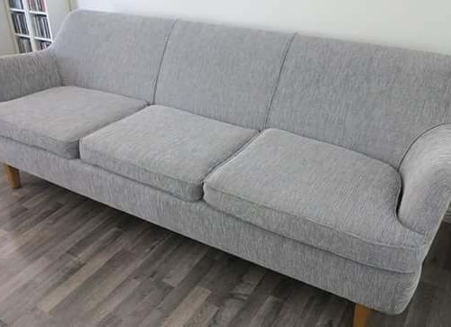 harmaa sohva